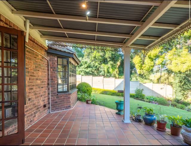 4 BEDROOM TOWNHOUSE TO LET IN HILLCREST CENTRAL